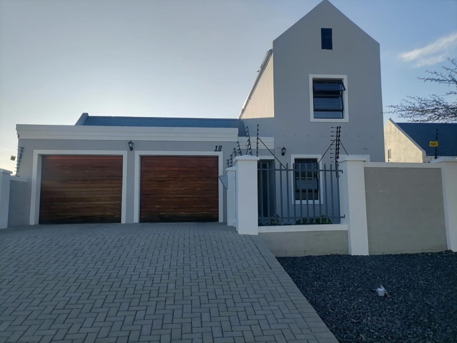 To Let 4 Bedroom Property for Rent in Admirals Park Western Cape